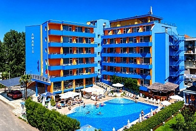 Май в Слънчев бряг: Нощувка със закуска, обяд и вечеря в хотел Амарис