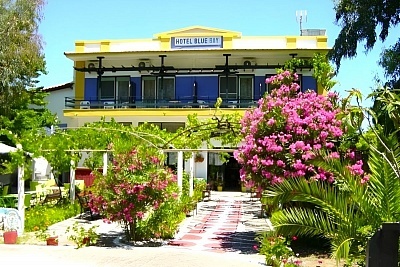 На 40 метра от плажа, почивка с включена закуска в Blue Bay Beach Hotel, Тасос, Гърция