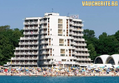 На море в Албена! Нощувка на база All inclusive + чадър и 2 шезлонга на плажа от хотел Нона