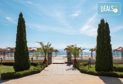 На море в Хотел Феста Поморие - 4* с включена закуска, вечеря и външен басейн