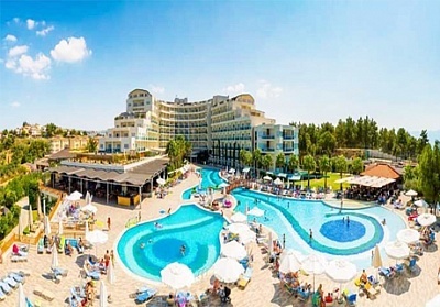  На море в Кушадасъ, Турция! 7 Ultra All Inclusive нощувки на брега на морето + 2 открити басейна, чадър и шезлонг на басейна и на плажа + СПА и анимация за деца и възрастни в хотел Sea Light 