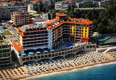 Море 2026 в Несебър: Нощувка със закуска и басейн в хотел Мираж***