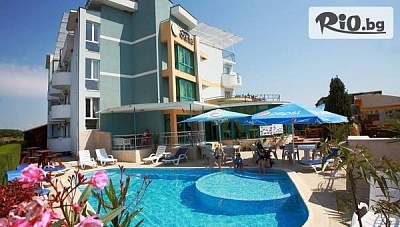 На море в Обзор през Юни и Септември! Нощувка със закуска и възможност за обяд и вечеря + басейн, шезлонг и чадър, от Хотел Сания