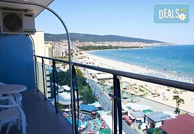 03.07. - 25.08. на море на първа линия в хотел Палас 3*, Слънчев бряг! Нощувка със закуска и вечеря, басейн, безплатно 1 дете до 11.99 г