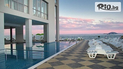 На море на първа линия в Свети Влас през ТОП сезон! Нощувка на база All Inclusive за до четирима + басейн, шезлонг и чадър, от Хотел Лунна Пътека 5*