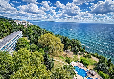 Море 2026 на първа линия в Златни пясъци с HB и минерален басейн