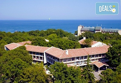 Морска почивка на 150 м. от плажа в Златни пясъци, Хотел Преслав 3*! Нощувка на база All Inclusive, открит басейн с детска секция, чадър и шезлонг, детска стая за игри, безплатно за дете до 12.99 г.;