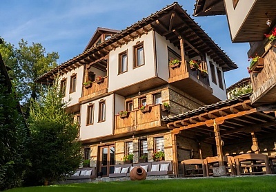 Наем на къща в Лещен с басейн и закуска