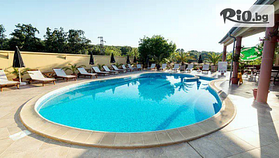 Насладете се на лятна ваканция в Хотел Даяна Бийч, Синеморец с басейн и закуска