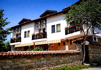 Насладете се на релаксираща почивка в хотел Елена, Арбанаси с включени закуска и вечеря