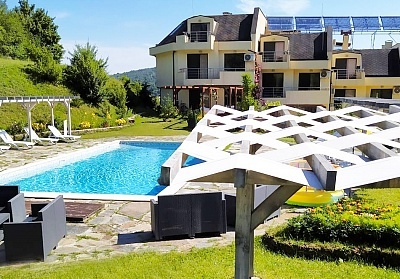 Насладете се на спокойствие и природа в хотел Енчеви в Родопите