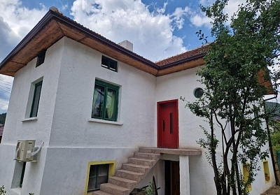 Насладете се на уют и спокойствие в Цветна къща Девиани, Говедарци