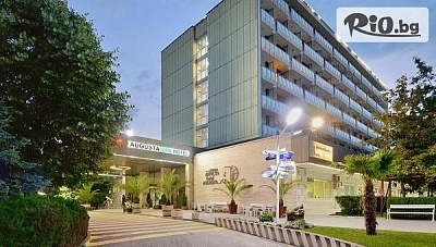 Незабравима Коледа в СПА Хотел Аугуста, Хисаря с празнични вечери и минерален басейн