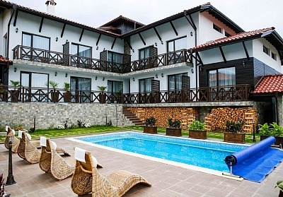 Незабравима почивка близо до Огняново в къща за гости с минерален басейн