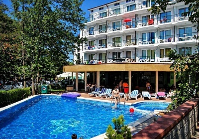 Незабравима почивка в Китен: Хотел Лотос до плаж Атлиман с включени хранения