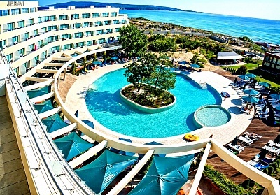 Незабравима почивка в Приморско: All Inclusive хотел Жерави Александриа с басейн