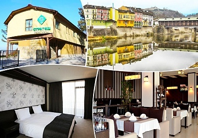 Никулден в Ловеч: 2 нощувки с празнична вечеря в парк хотел Стратеш