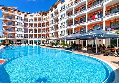 Нощувка в апартамент за двама + две деца или трима на база All Inclusive + басейн от хотел Авеню Делукс****, Слънчев бряг. Безплатен паркинг!