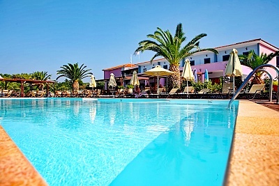  Нощувка на база All inclusive + басейн на първа линия на о.Лесбос в хотел Irini***, Гърция! 