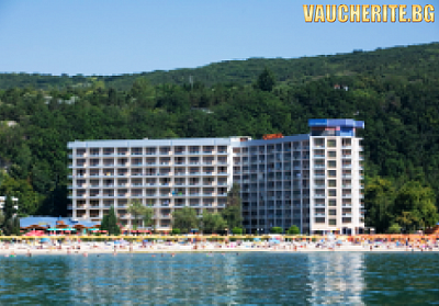 Нощувка на база All inclusive plus + чадър и 2 шезлонга от хотел Калиакра, Албена 