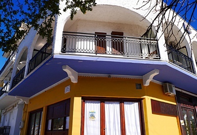 Нощувка на база Само стая в Captain's Beach Apartments 1*, Лименас,