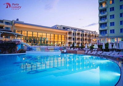 Нощувка на човек на база All Inclusive + басейн + шезлонг и чадър на плажа от Перла Бийч Лъкшъри*****, Приморско