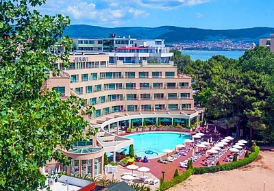 Нощувка на човек на база All Inclusive + басейн от хотел Жерави Бийч Александрия клуб****, Слънчев бряг. Дете до 13.99г. - безплатно!