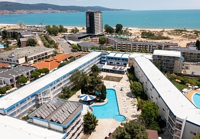 Нощувка на човек на база All inclusive + басейн в хотел Азуро, Слънчев Бряг, на 100 м. от плажа. Дете до 13г. - БЕЗПЛАТНО!