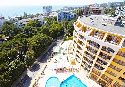  Нощувка на човек на база All inclusive + басейн в хотел Сентрал****, Златни пясъци 