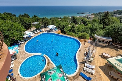  Нощувка на човек на база All Inclusive + басейн, чадър и шезлонг на плажа от хотел Аргищ Палас***, Златни пясъци. Дете до 12г - Безплатно! 