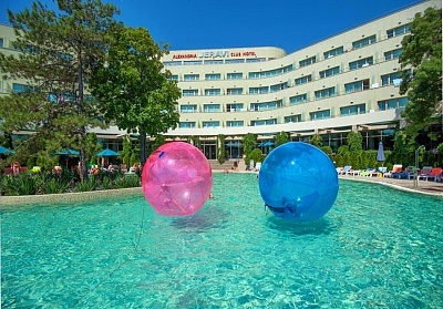 Нощувка на човек на база All Inclusive + басейн + чадър и 2 шезлонга на плажа от хотел Жерави Александрия клуб, Приморско. Дете до 11.99г - безплатно!