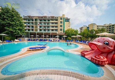 Нощувка на човек на база All Inclusive + басейн в Перла Плаза, Приморско