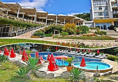 Нощувка на човек на база All Inclusive + басейн от хотел Нептун, к.к. Константин и Елена