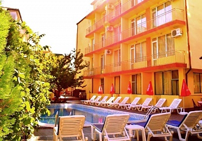Нощувка на човек на база All Inclusive + басейн в хотел Риор, Слънчев бряг. Дете до 12.99г. – безплатно!