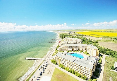  Нощувка на човек на база All Inclusive + 2 басейна, водни пързалки, чадър и шезлонг на плажа от Апартхотел Мидия Гранд Ризорт 