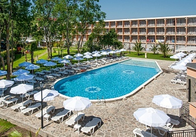 Нощувка на човек на база All inclusive + 2 басейна и паркинг в хотел Рива**** на 120м. от плажа в Слънчев Бряг. Дете до 13г. - БЕЗПЛАТНО