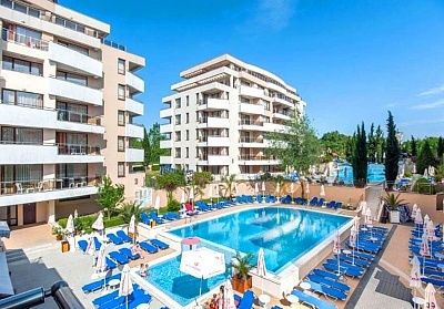 Нощувка на човек на база Ultra All Inclusive + 2 басейна и аквапарк от хотел Хермес Александрия клуб****, на 150м. от плажа в Царево. Дете до 13.99г - безплатно!