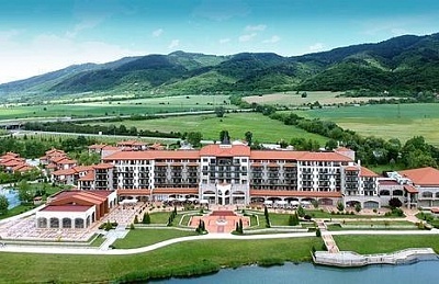 Нощувка на човек с изхранване закуска и вечеря в RIU Pravets Golf and SPA Resort, Правец