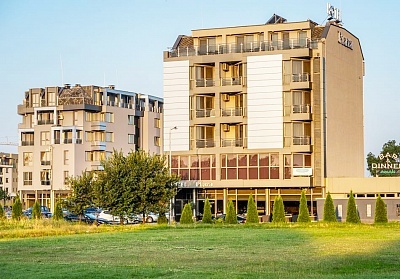  Нощувка на човек със закуска в хотел Плаза, Пловдив 
