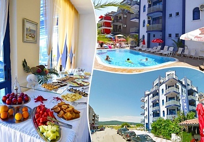  Нощувка на човек със закуска, обяд и вечеря + басейн в Хотел Калипсо Блу, на 50 метра от плажа в Приморско 