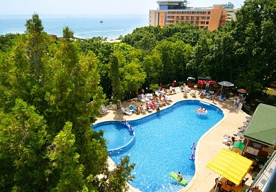 Нощувка на човек със закуска, обяд и вечеря или на база All inclusive + басейн в парк хотел Тинтява***, Златни пясъци