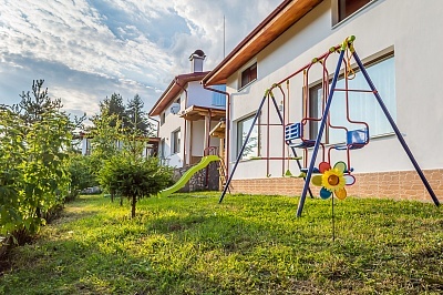  Нощувка за 8 или 24 човека край Батак в къщи за гости Краси с детски кът, барбекю, озеленен двор и още! 