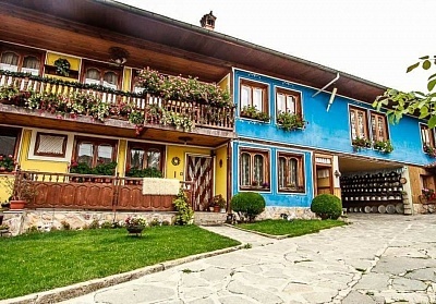 Нощувка до 18 човека с оборудвана кухня и барбекю в Копривщица, хотел Рай