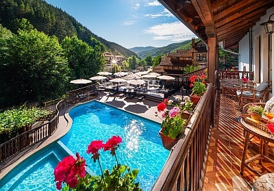 Нощувка за двама с НВ и минерален басейн в Чифлика