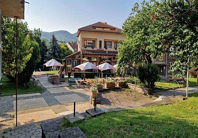 Нощувка за двама в Семеен Хотел Интер, Дряново