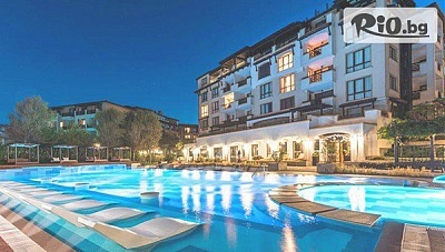 Нощувка в Лозенец на първа линия в Oasis Beach Club с басейни и закуска
