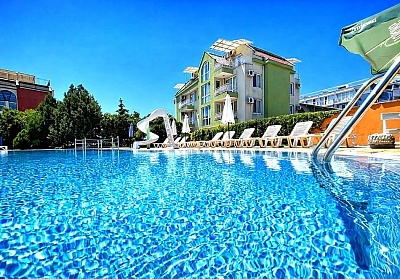 Нощувка на 50м от плажа в Равда с включен пълен пансион и басейн в Минт Фемили Хотел