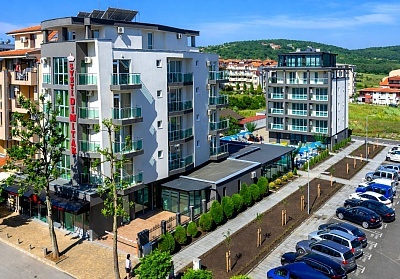 Нощувка с включена закуска и вечеря в хотел Свети Димитър, Приморско