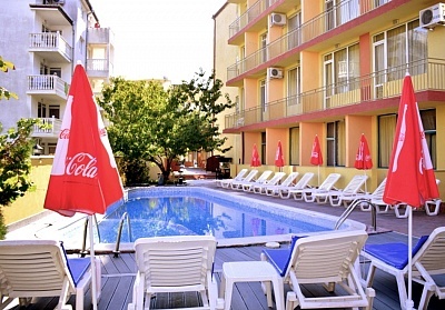  Нощувка със закуска на човек + басейн, шезлонг и чадър в хотел Риор, Слънчев бряг. Дете до 12.99г. – Безплатно! 