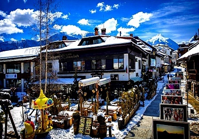 Нощувка със закуска в хотел и механа 'Момини Двори' в Банско